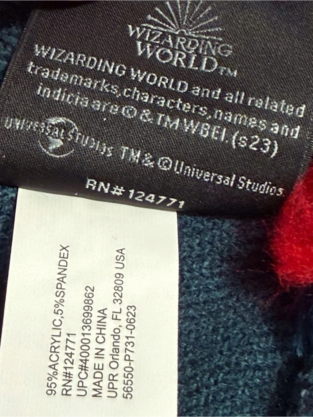 Wizarding World Universal Studios Harry Potter Hogwarts crest knit hat/beanie OS
